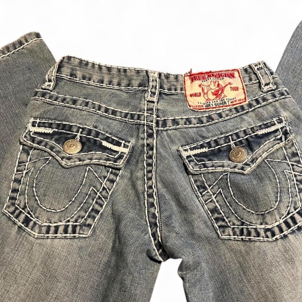 True religion low rise double stitch bootcut jeans size 27” but fits like a 26”